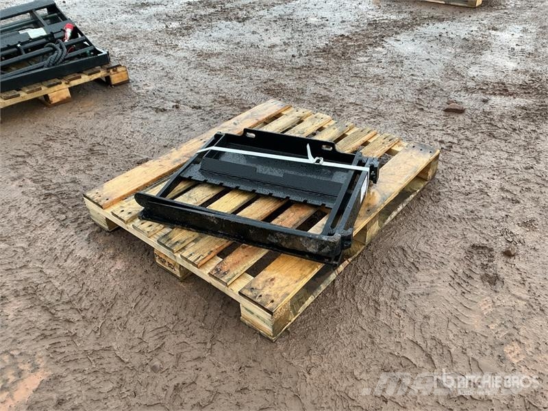  GIYI GY-XHC 29 in Mini Skid Steer Forks (Unused) Forche