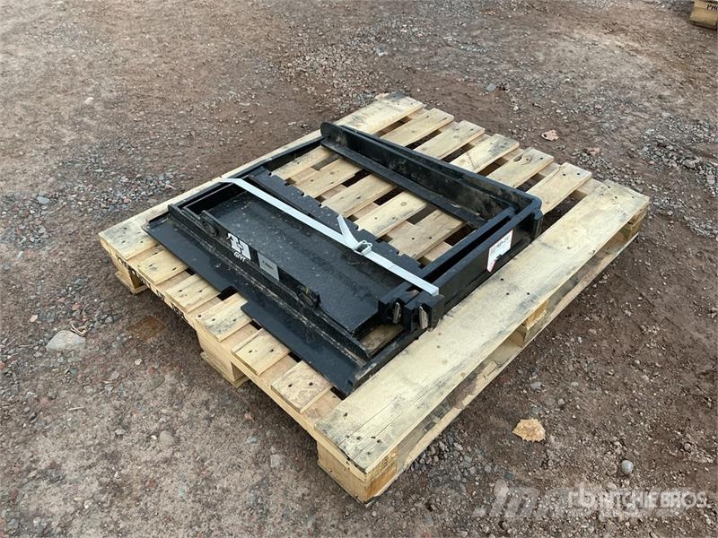 GIYI GY-XHC 29 in Mini Skid Steer Forks (Unused) Forche