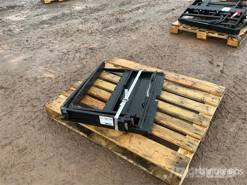  GIYI GY-XHC 29 in Mini Skid Steer Forks (Unused) Forche