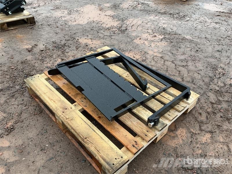 GIYI GY-XHC 29 in Mini Skid Steer Forks (Unused) Forche