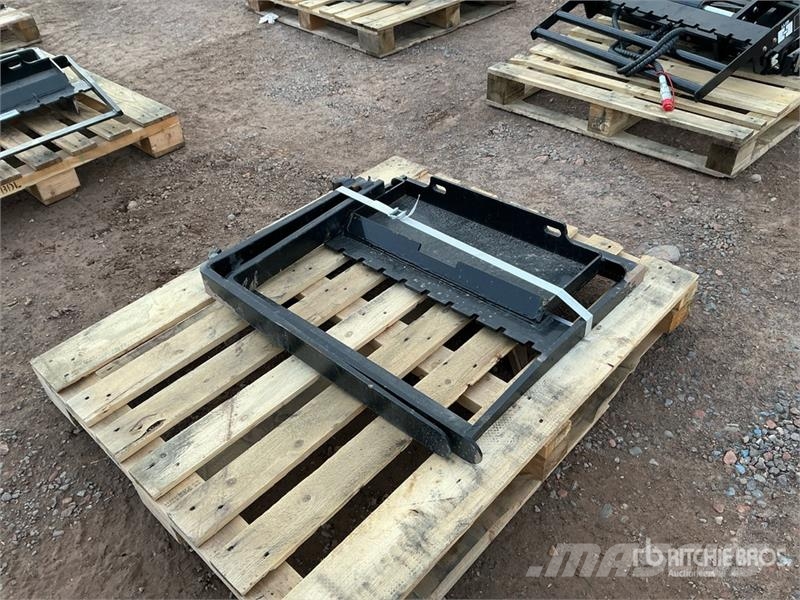 GIYI GY-XHC 29 in Mini Skid Steer Forks (Unused) Forche
