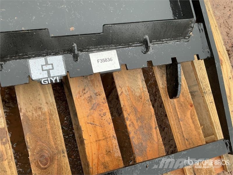 GIYI GY-XHC 29 in Mini Skid Steer Forks (Unused) Forche