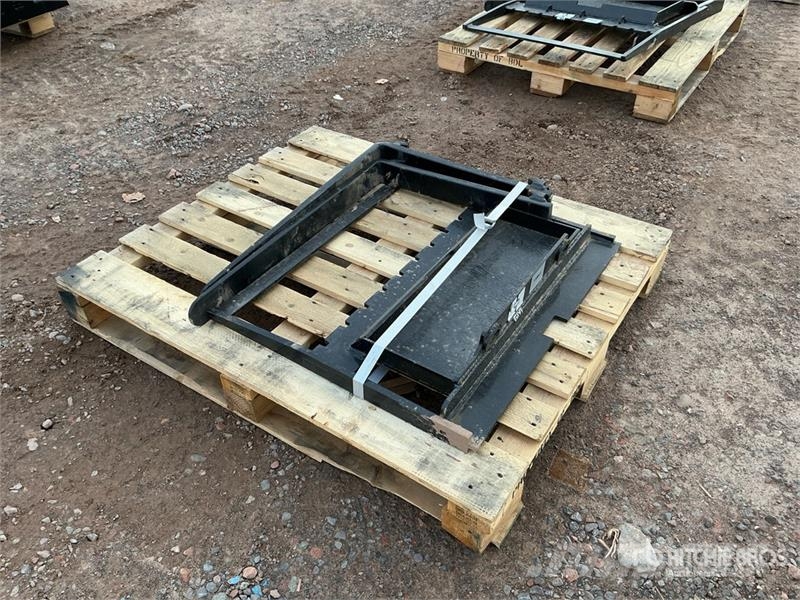 GIYI GY-XHC 29 in Mini Skid Steer Forks (Unused) Forche