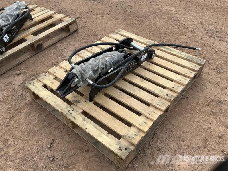 GIYI GY-XJ3T 30 in Hydraulic Excavator Thumb - Fit Baldes