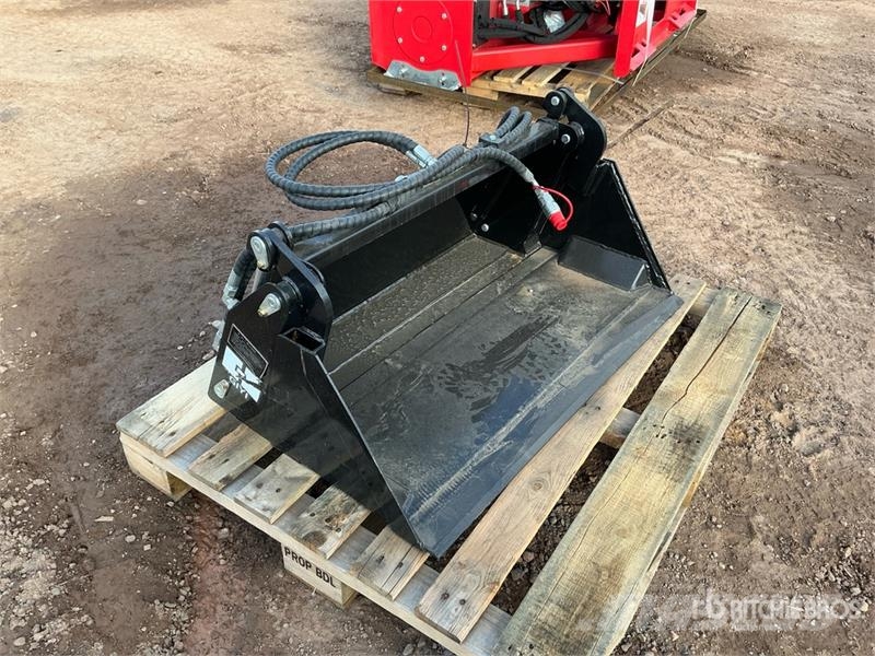 GIYI GY-XKH39 39 in Multi-Purpose Mini Skid Steer Cucharones