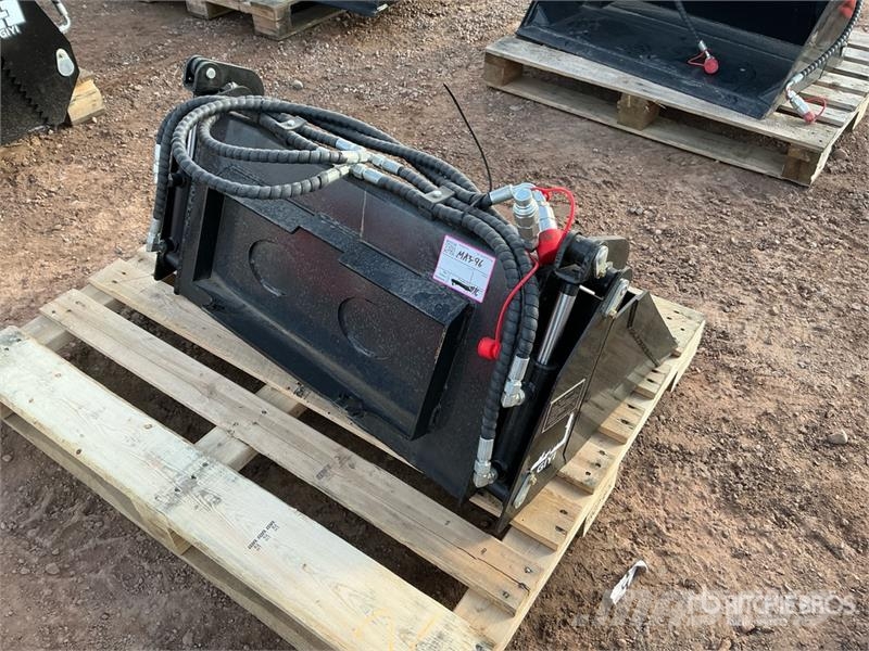 GIYI GY-XKH39 39 in Multi-Purpose Mini Skid Steer Cucharones