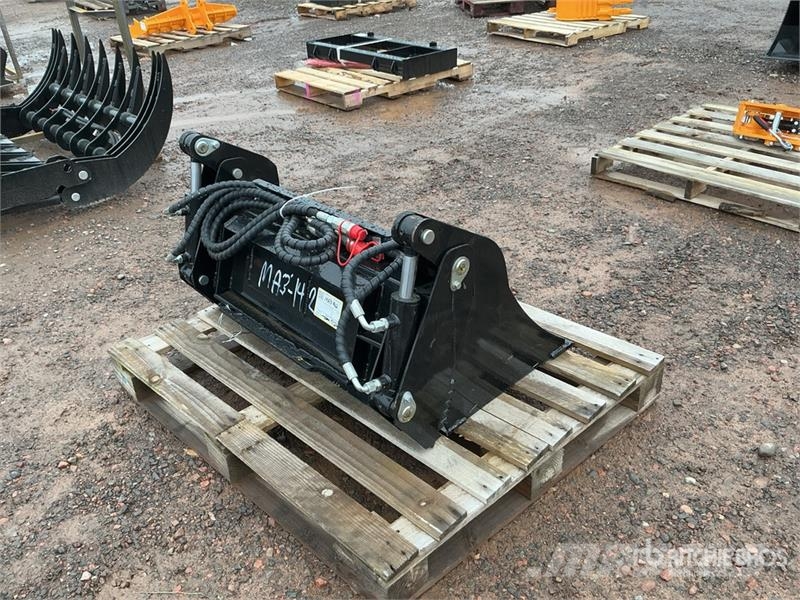 GIYI GY-XKH39 39 in Multi-Purpose Mini Skid Steer 挖斗