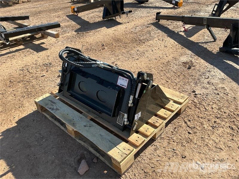  GIYI GY-XKH39 39 in Multi-Purpose Mini Skid Steer  Cucharones