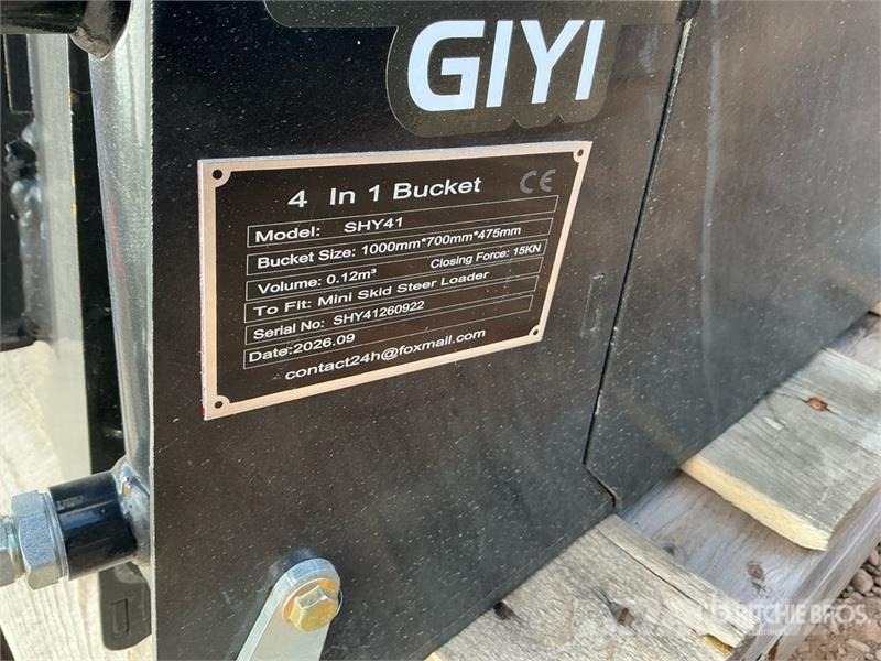  GIYI GY-XKH39 39 in Multi-Purpose Mini Skid Steer  Cucharones