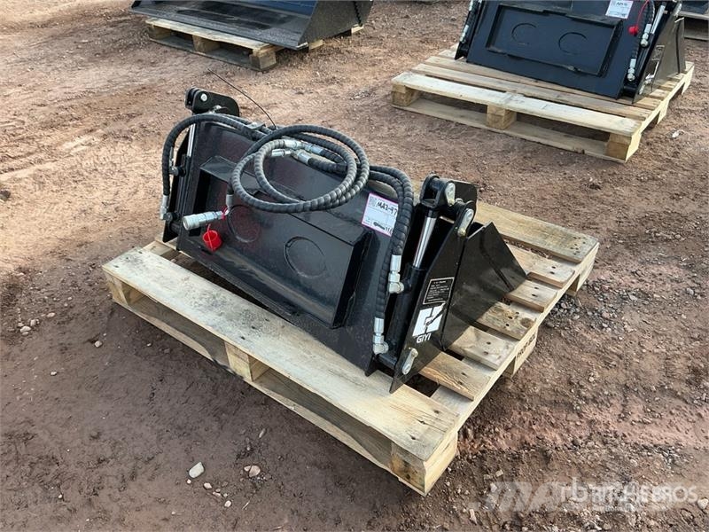 GIYI GY-XKH39 39 in Multi-Purpose Mini Skid Steer Cucharones