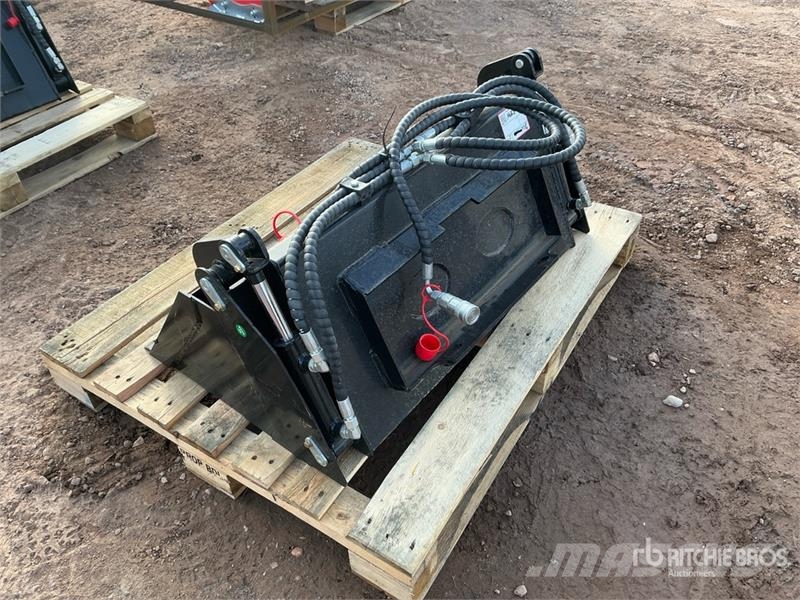 GIYI GY-XKH39 39 in Multi-Purpose Mini Skid Steer Cucharones