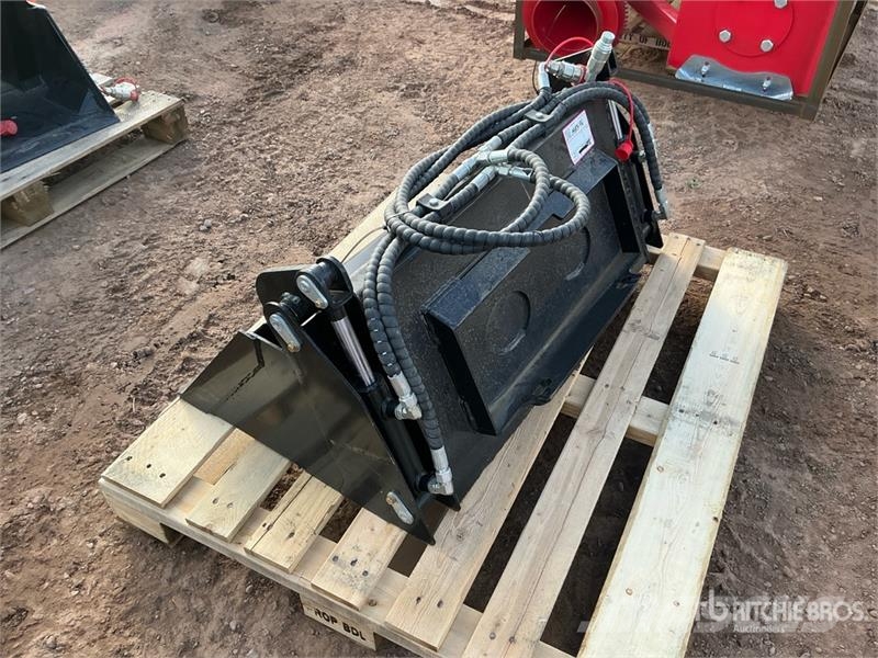 GIYI GY-XKH39 39 in Multi-Purpose Mini Skid Steer Cucharones