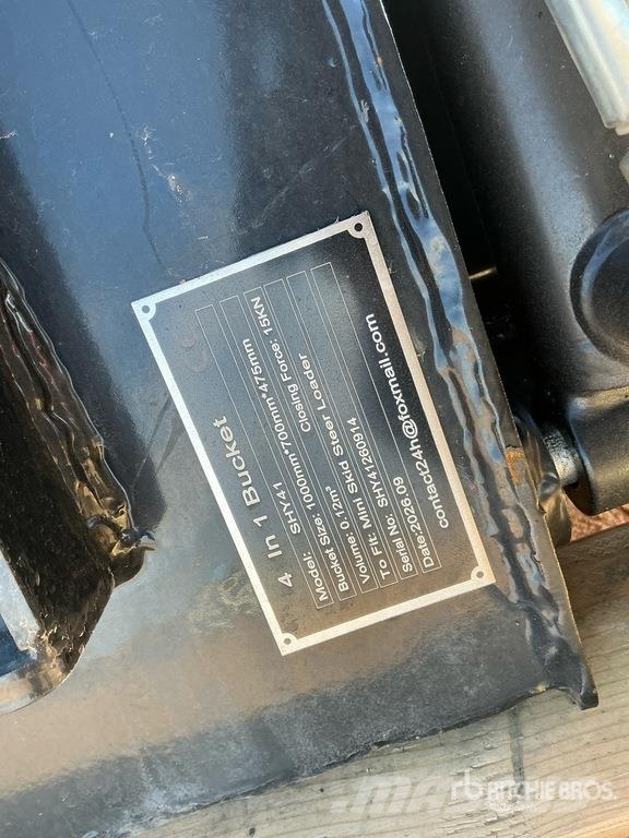  GIYI GY-XKH39 39 in Multi-Purpose Mini Skid Steer  Cucharones