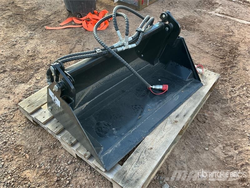  GIYI GY-XKH39 39 in Multi-Purpose Mini Skid Steer  Cucharones