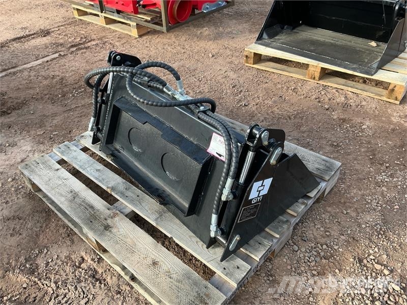  GIYI GY-XKH39 39 in Multi-Purpose Mini Skid Steer  Cucharones