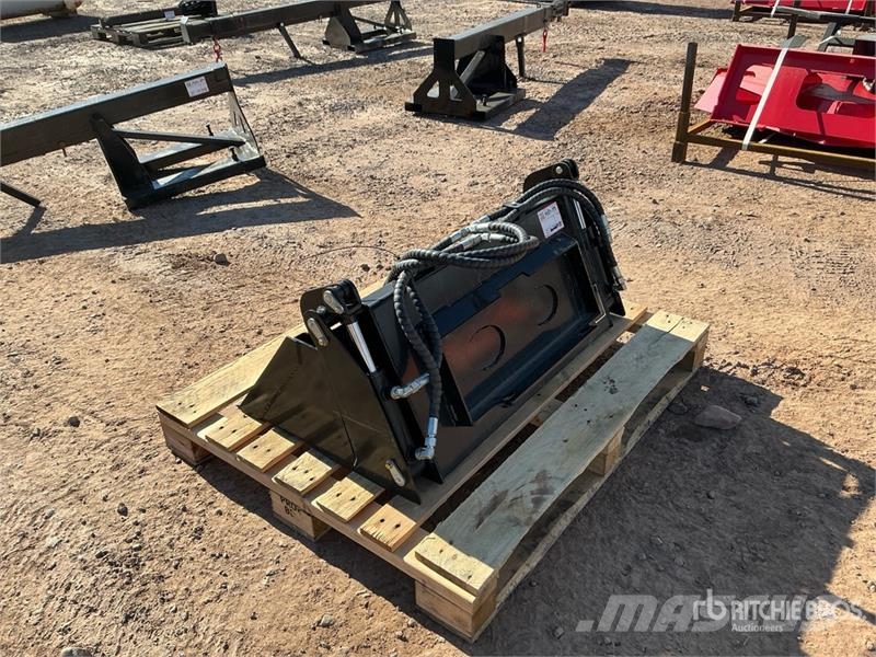  GIYI GY-XKH39 39 in Multi-Purpose Mini Skid Steer  Cucharones