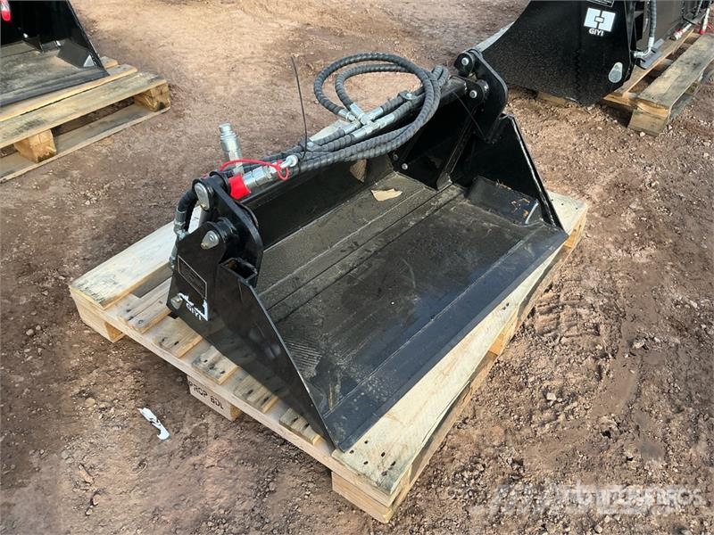 GIYI GY-XKH39 39 in Multi-Purpose Mini Skid Steer Cucharones