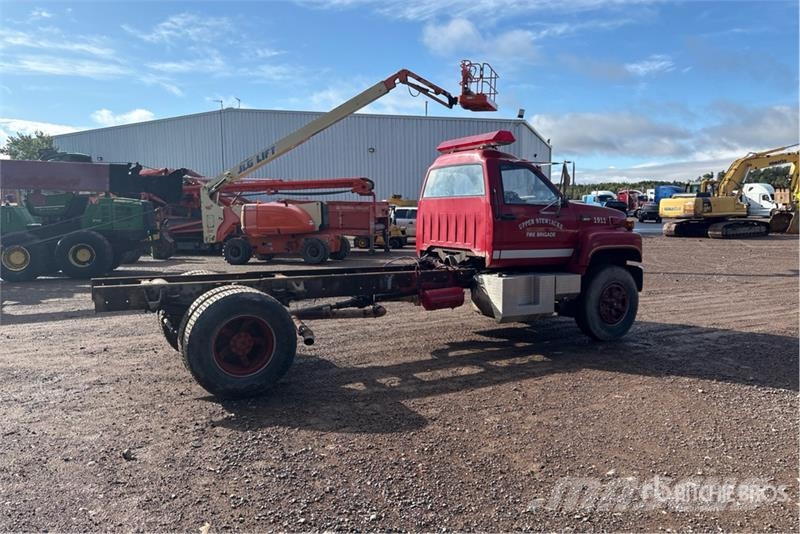 GMC C7H042 4x2 Cab and Chassis Cabine en interieur