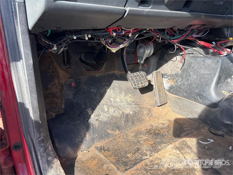 GMC C7H042 4x2 Cab and Chassis Cabine en interieur