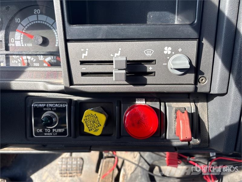 GMC C7H042 4x2 Cab and Chassis Cabine en interieur