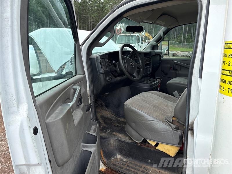 GMC G4500 4x2 Van Truck Sanduk kamioni