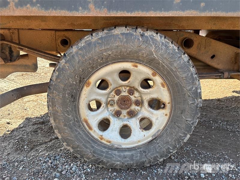 GMC Sierra 1500 Pritschenwagen/Pritschenwagen mit Seitenklappe