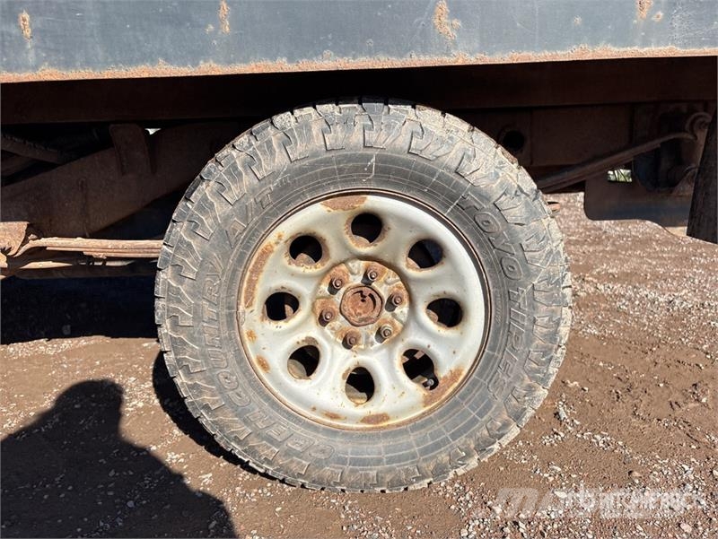 GMC Sierra 1500 Pritschenwagen/Pritschenwagen mit Seitenklappe