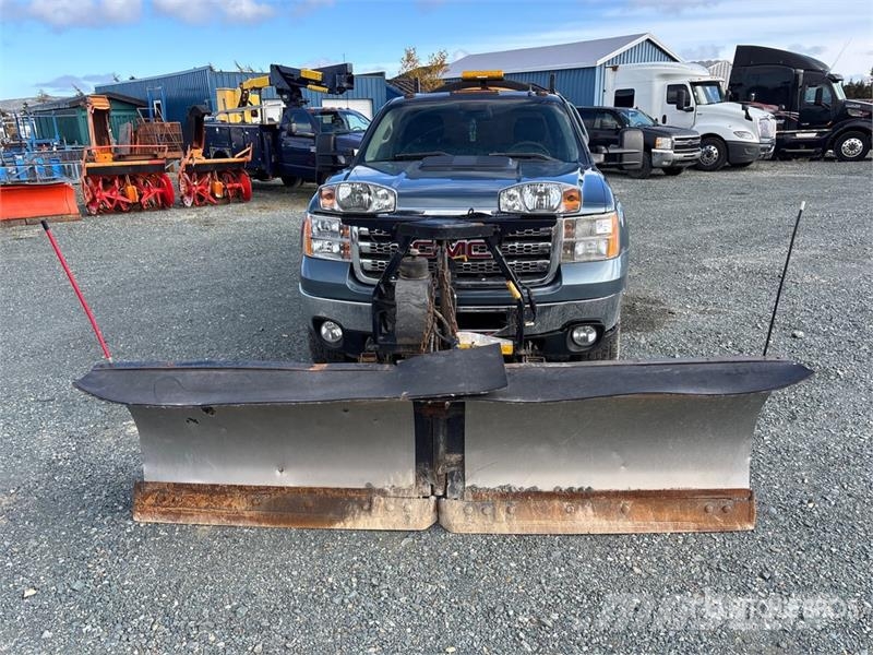 GMC Sierra 3500HD 4x4 Crew Cab Pickup Other