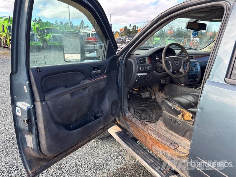 GMC Sierra 3500HD 4x4 Crew Cab Pickup Other