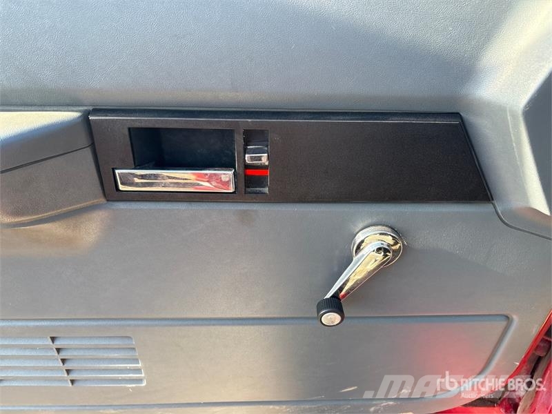 GMC Topkick 4x2 Cab and Chassis Cabine si interior