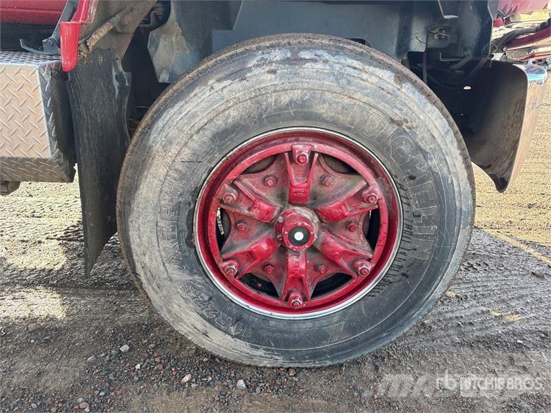 GMC Topkick 4x2 Cab and Chassis Cabine si interior