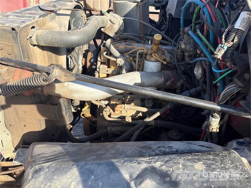 GMC Topkick 4x2 Cab and Chassis Cabine si interior