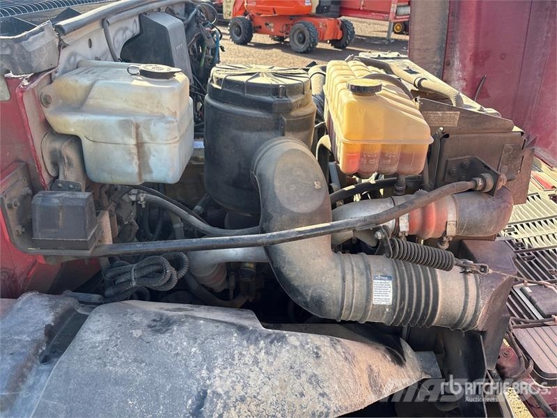 GMC Topkick 4x2 Cab and Chassis Cabine si interior