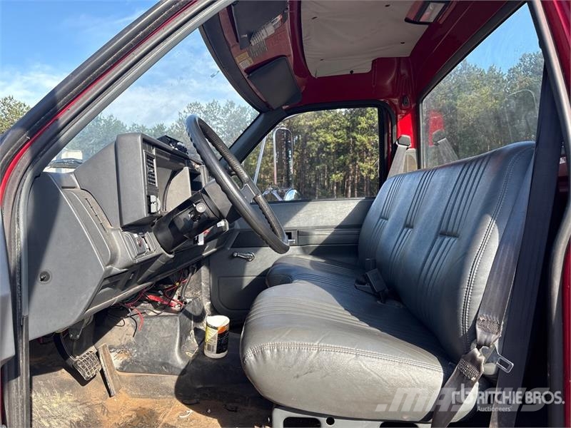 GMC Topkick 4x2 Cab and Chassis Cabine si interior