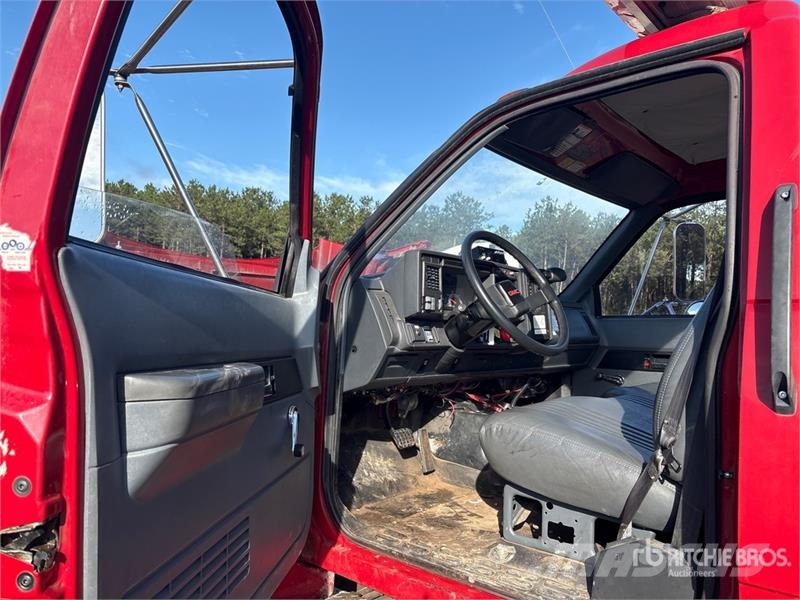 GMC Topkick 4x2 Cab and Chassis Cabine si interior