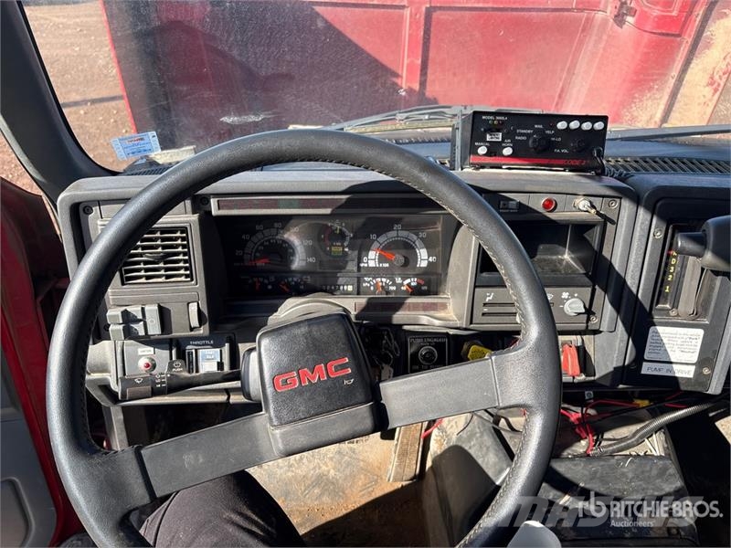 GMC Topkick 4x2 Cab and Chassis Cabine si interior