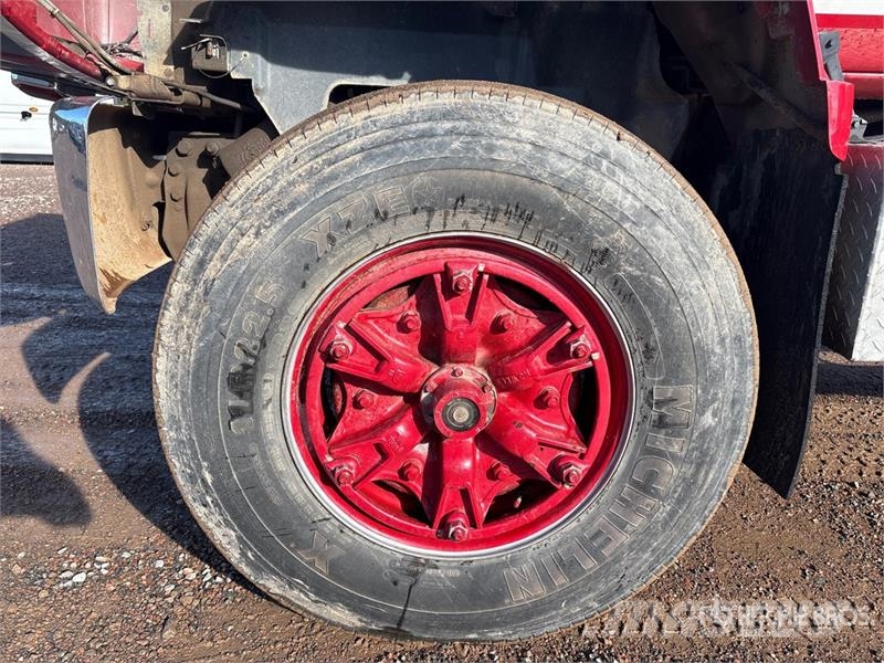 GMC Topkick 4x2 Cab and Chassis Cabine si interior