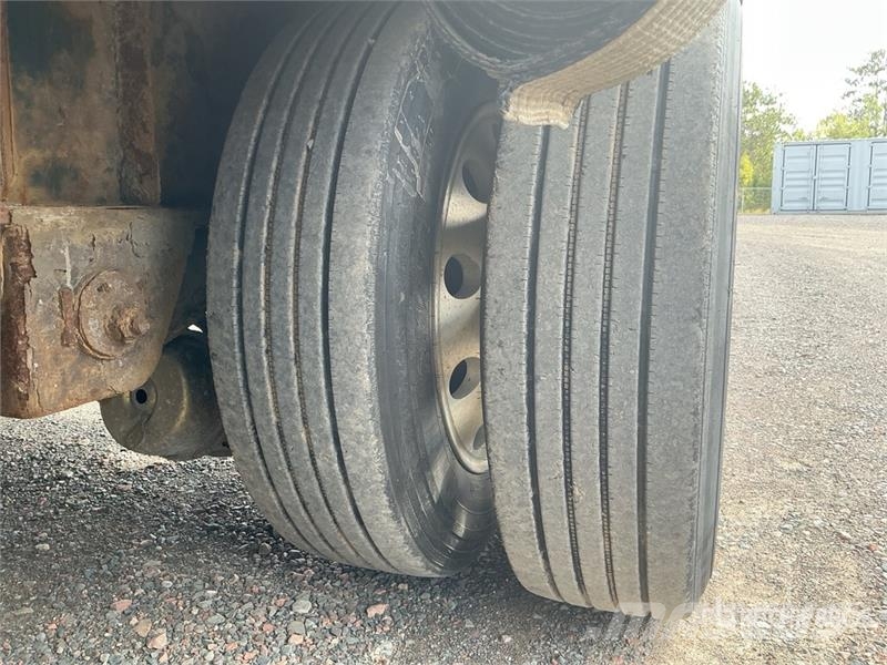 Great Dane 50 ft Tri/A Step Deck Trailer Lavetit