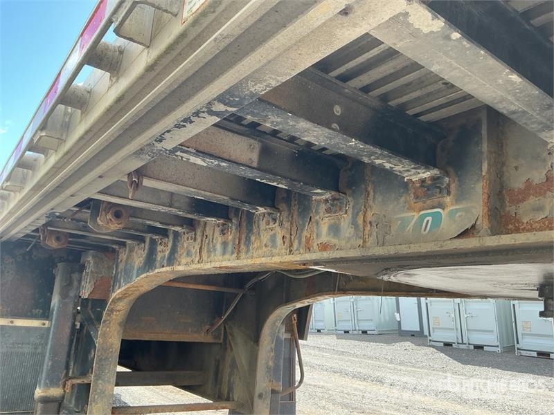 Great Dane 50 ft Tri/A Step Deck Trailer Lavetit