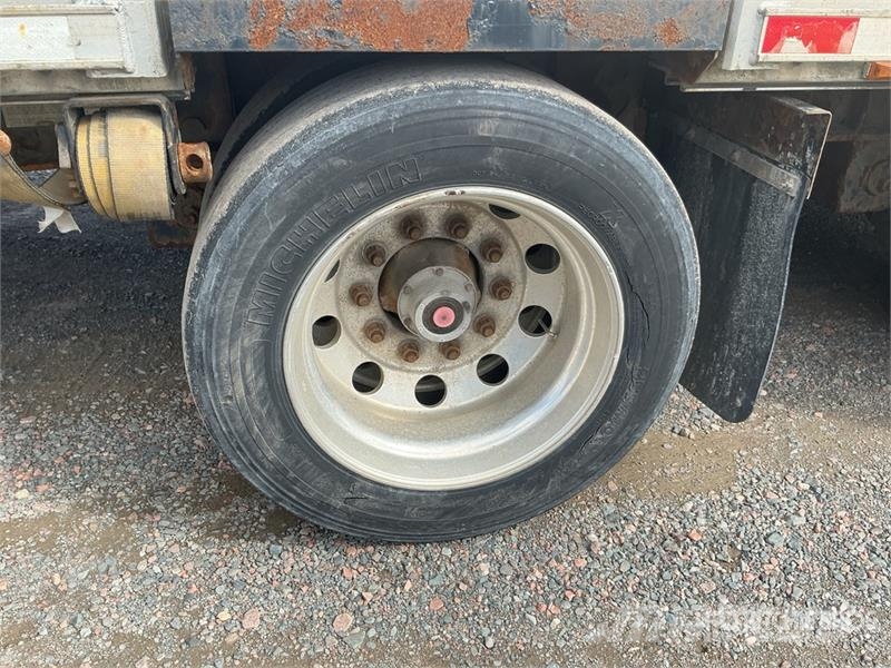 Great Dane 50 ft Tri/A Step Deck Trailer Lavetit
