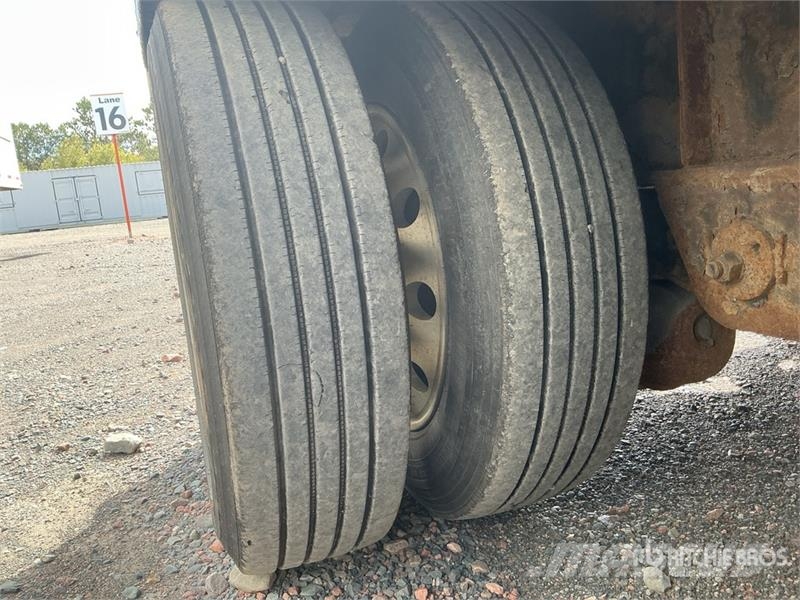 Great Dane 50 ft Tri/A Step Deck Trailer Lavetit