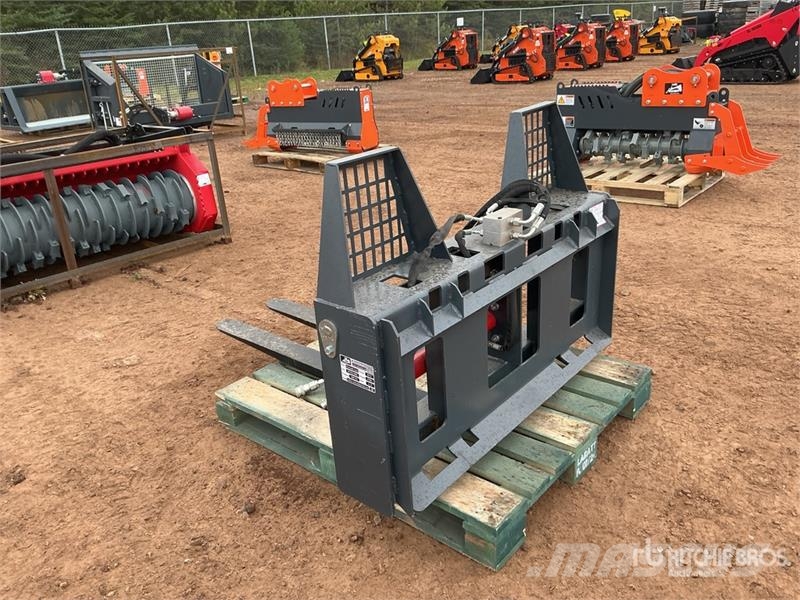 Handy HF2T 48 in Skid Steer Forks (Unused) 지게차