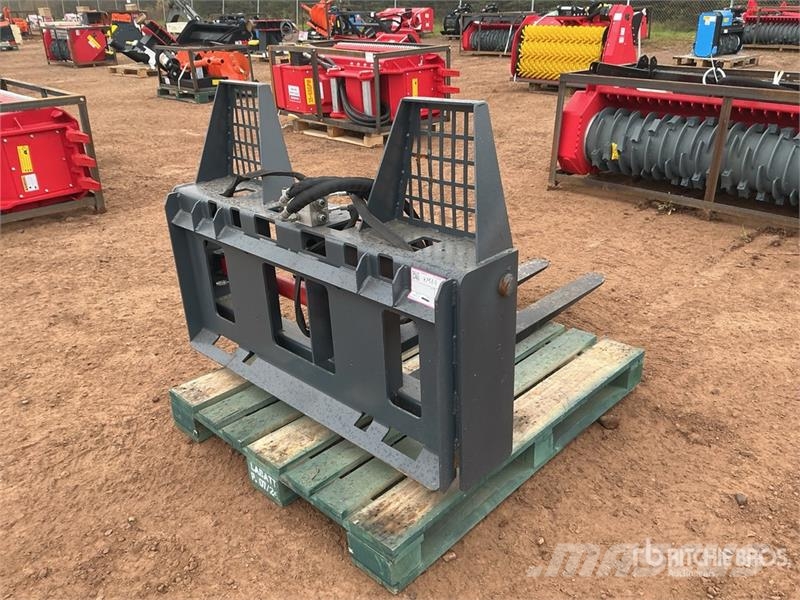 Handy HF2T 48 in Skid Steer Forks (Unused) 지게차