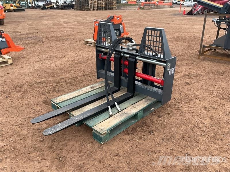 Handy HF2T 48 in Skid Steer Forks (Unused) 지게차