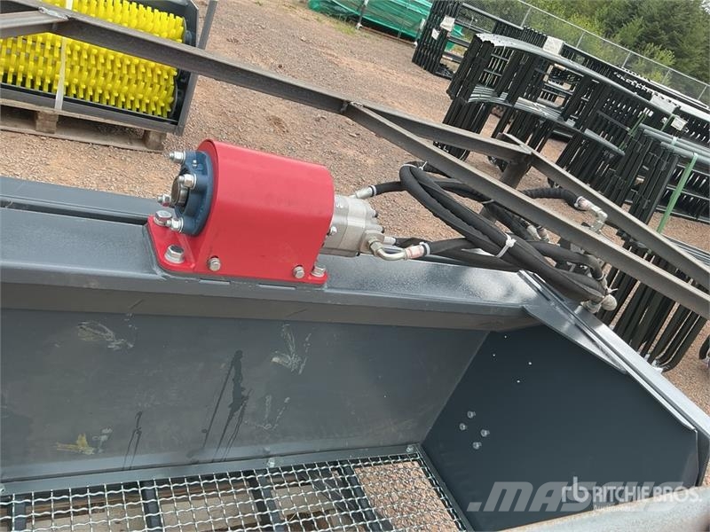 Handy HVSB72 63 in Skid Steer Bucket (Unused) 篩分機