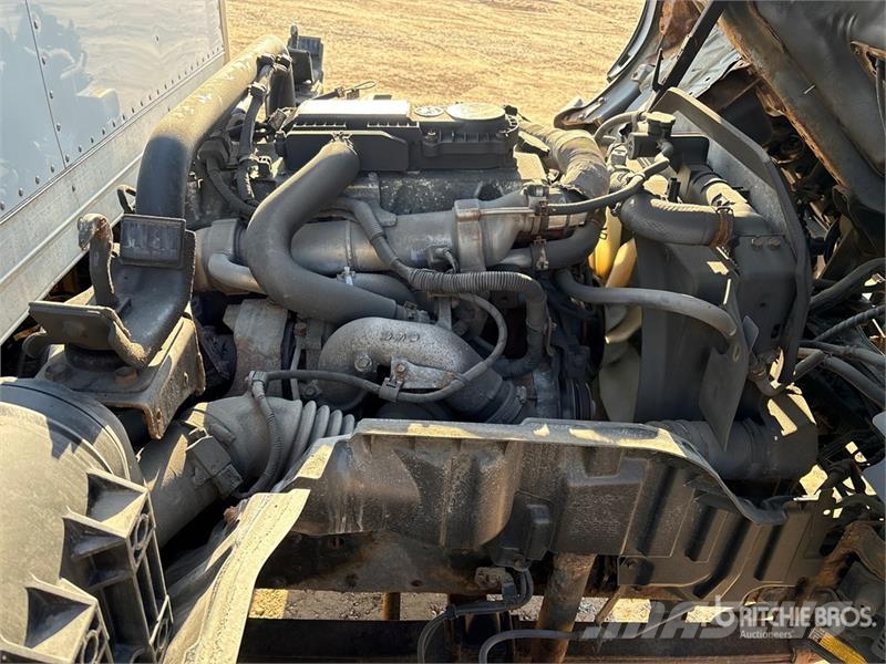Hino 195 Tovornjaki zabojniki