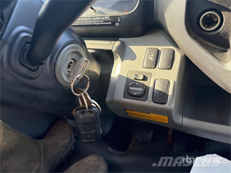 Hino 195 Tovornjaki zabojniki