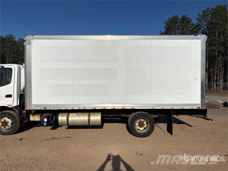 Hino 195 Tovornjaki zabojniki