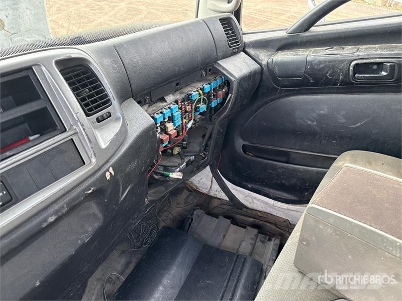 Hino 268 4x2 Roll-Off Truck Скиповые погрузчики