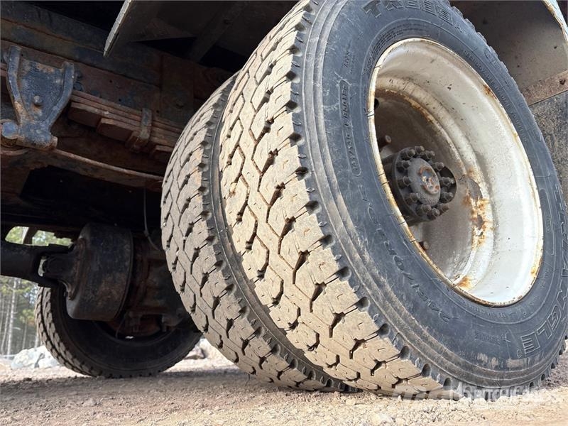 Hino 268 4x2 Roll-Off Truck Скиповые погрузчики